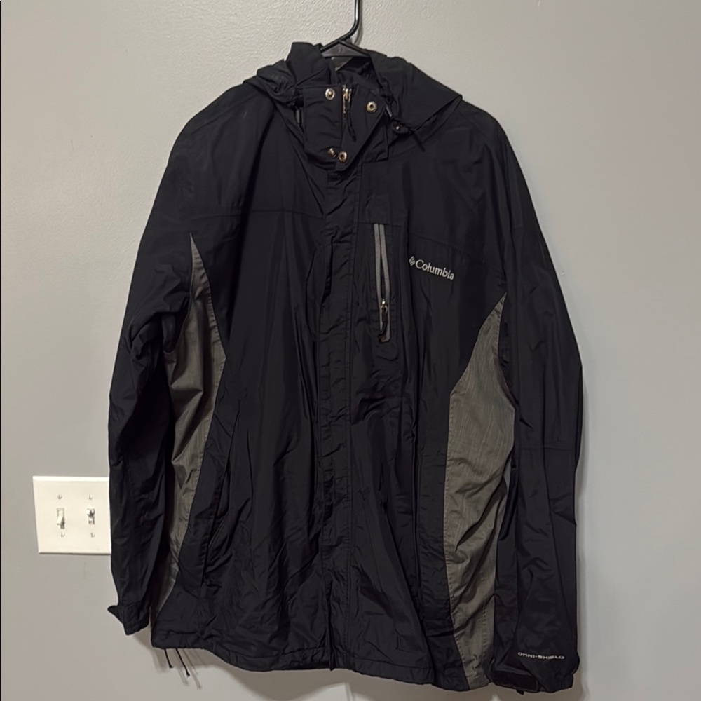 Columbia Men's Black and Gray Performance Jacket